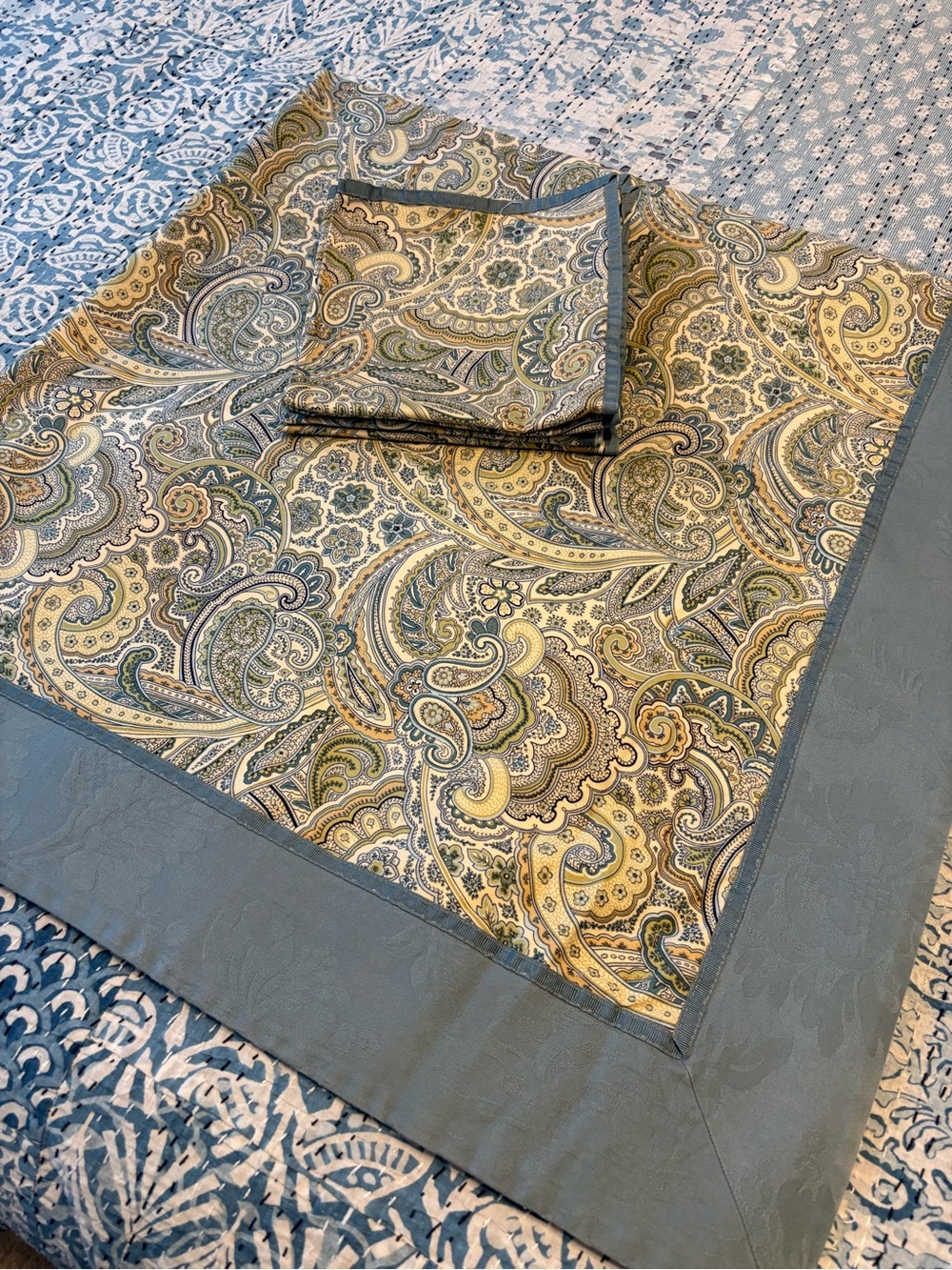 Pottery Barn? Paisley Table Cloth and Napkin Set